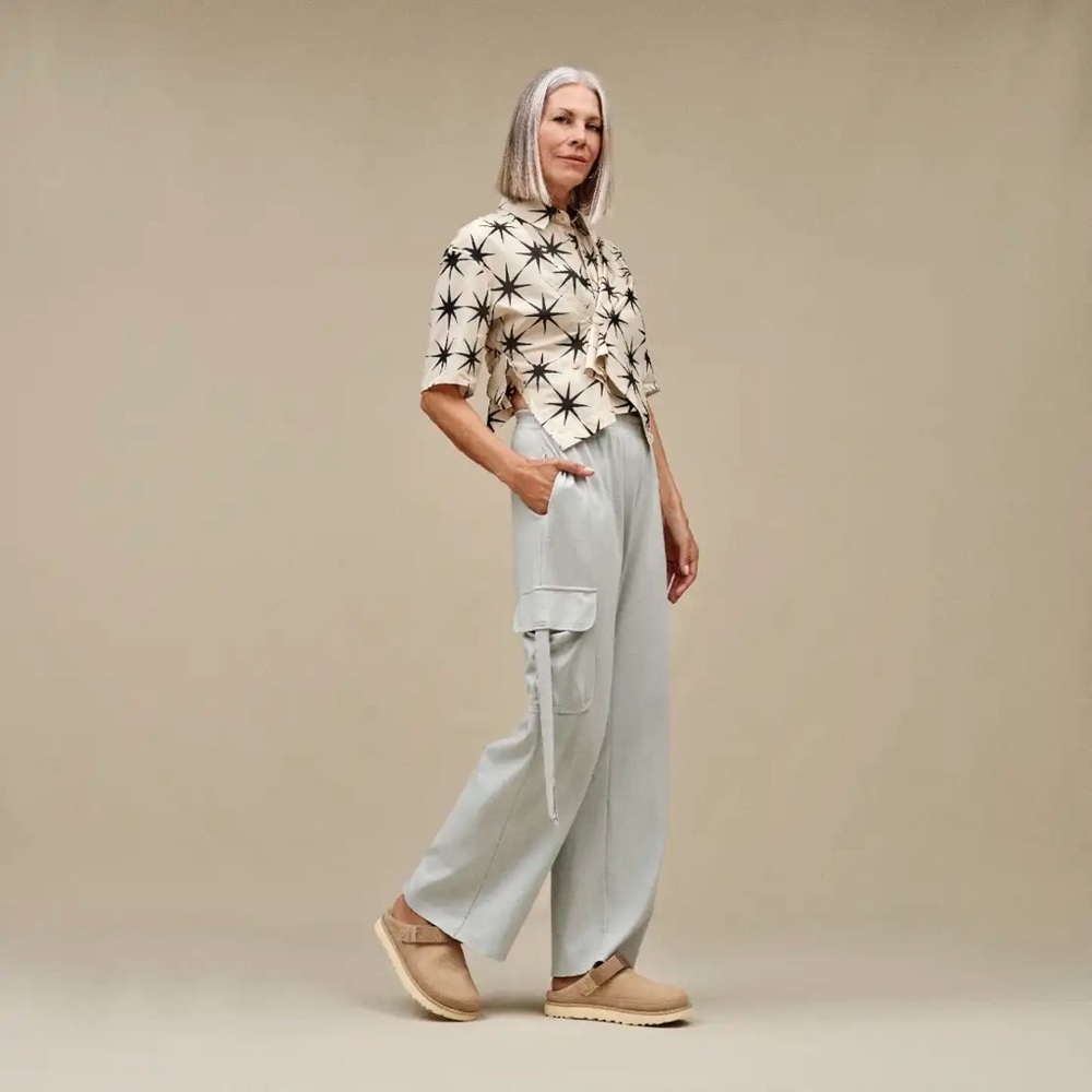 UGG Goldenstar Clogs - Picture 4 of 7